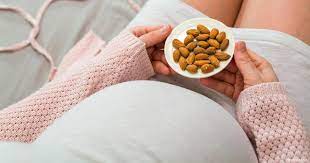 القيمة الغذائية في اللوز للحامل والجنين