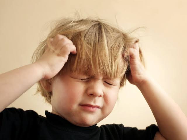 علاج حكة الرأس عند الأطفال